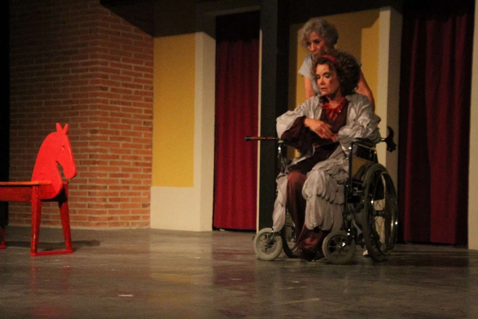 “Pájaros en la cabeza” en el Corral de Comedias de Robres. Foto Carlos Neofato