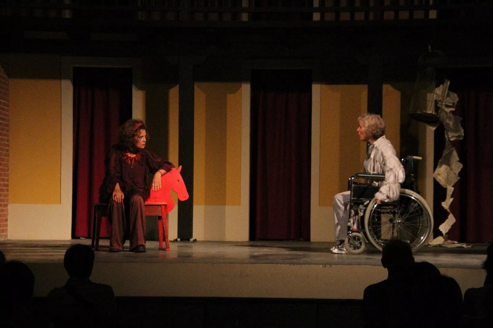 “Pájaros en la cabeza” en el Corral de Comedias de Robres. Foto Carlos Neofato