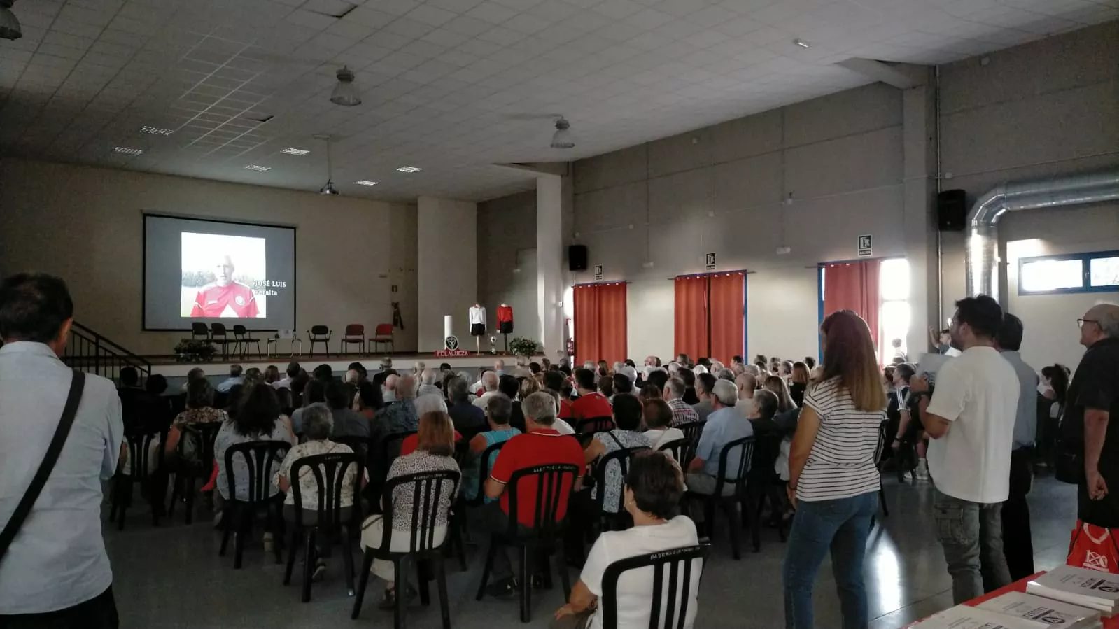 Presentación del libro y la exposición del Centenario del Lalueza