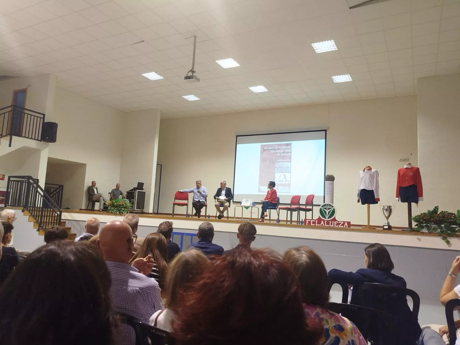 Presentación del libro y la exposición del Centenario del Lalueza