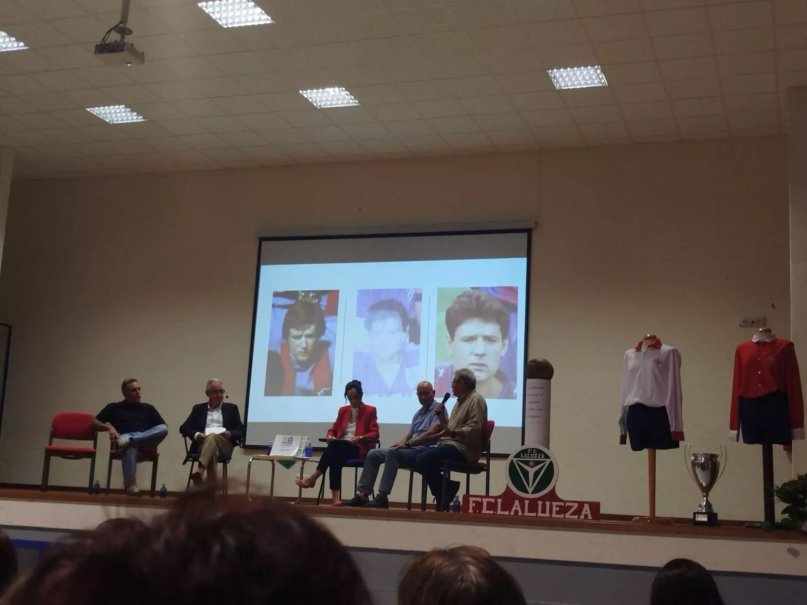 Presentación del libro y la exposición del Centenario del Lalueza