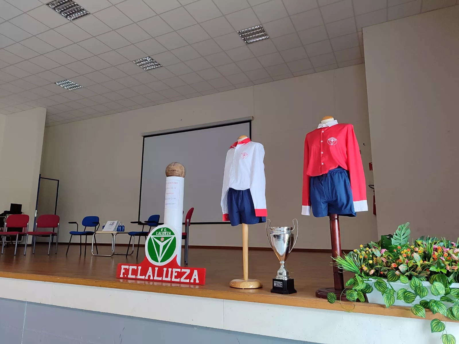 Presentación del libro y la exposición del Centenario del Lalueza