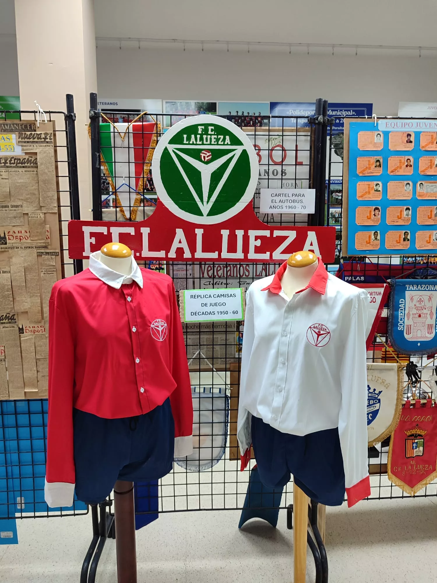 Presentación del libro y la exposición del Centenario del Lalueza