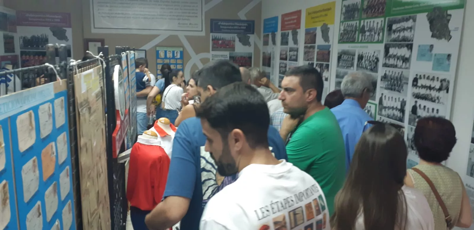 Presentación del libro y la exposición del Centenario del Lalueza