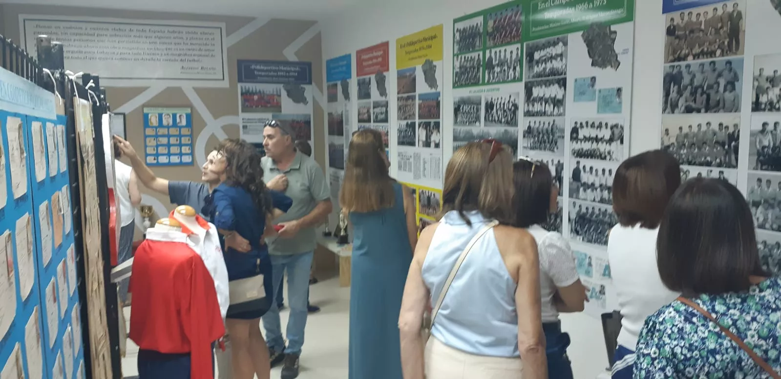 Presentación del libro y la exposición del Centenario del Lalueza
