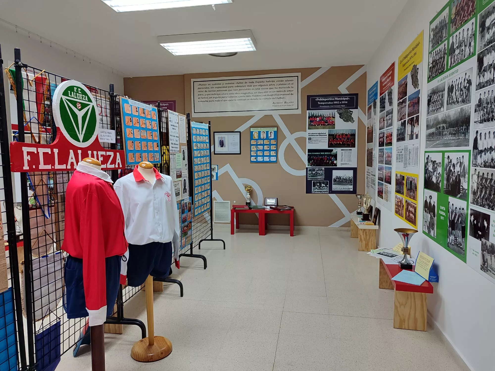 Presentación del libro y la exposición del Centenario del Lalueza