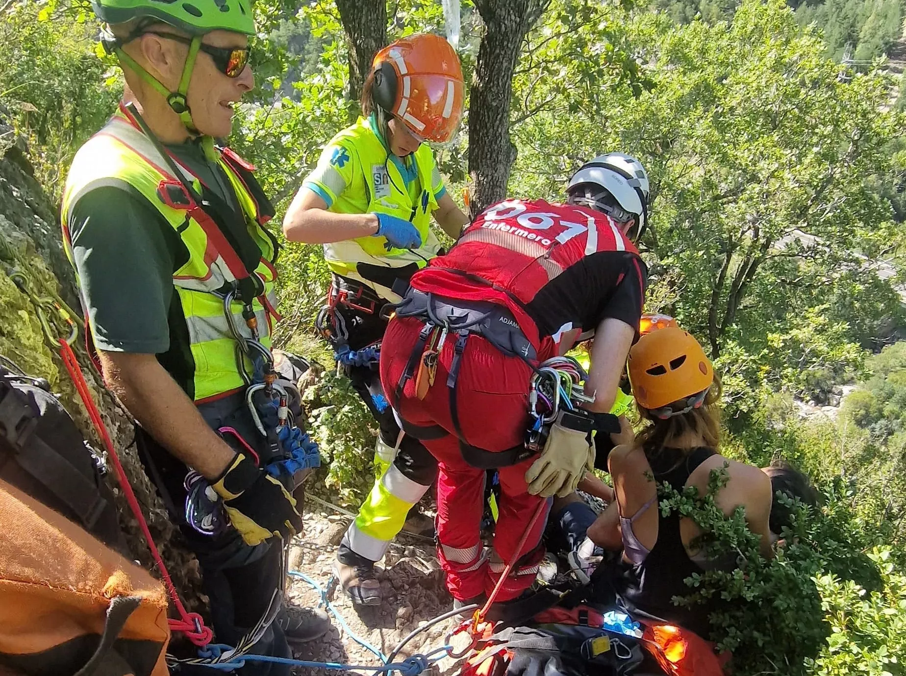 Herido grave un vecino de Zaragoza tras sufrir una caída haciendo rápel en la ferrata de San Elena.