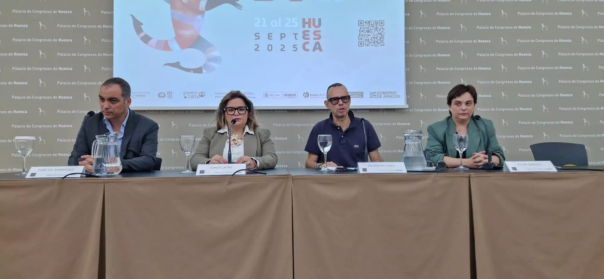 Carlos Sampériz, Sonia Latre, Pedro Olloqui y Pilar Barrio. Ocho estrenos y una cabina de poema, en la 39ª Feria de Teatro y Danza de Huesca. Foto Myriam Martínez