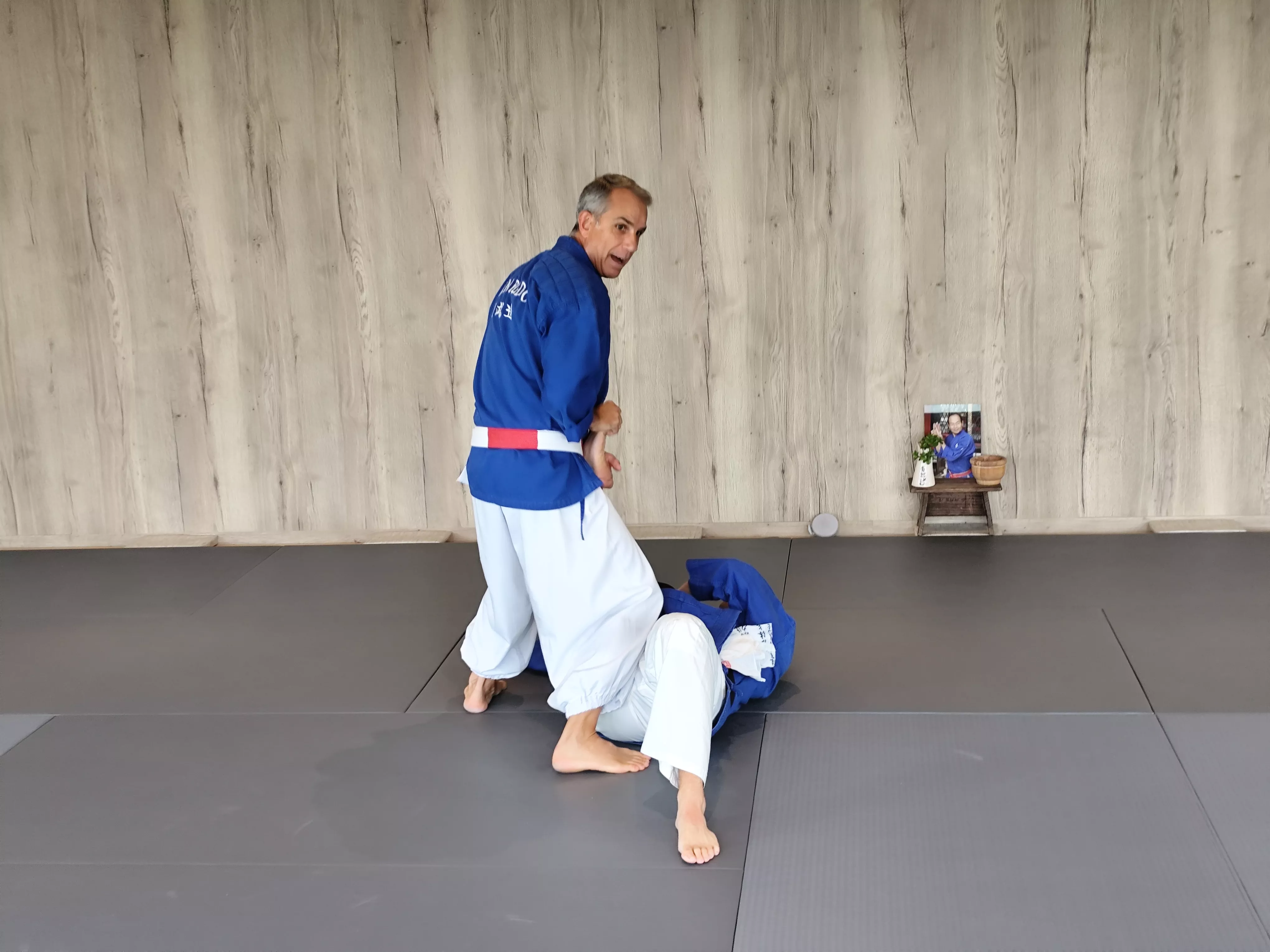 Mariano Carrasco muestra la técnica de Niban