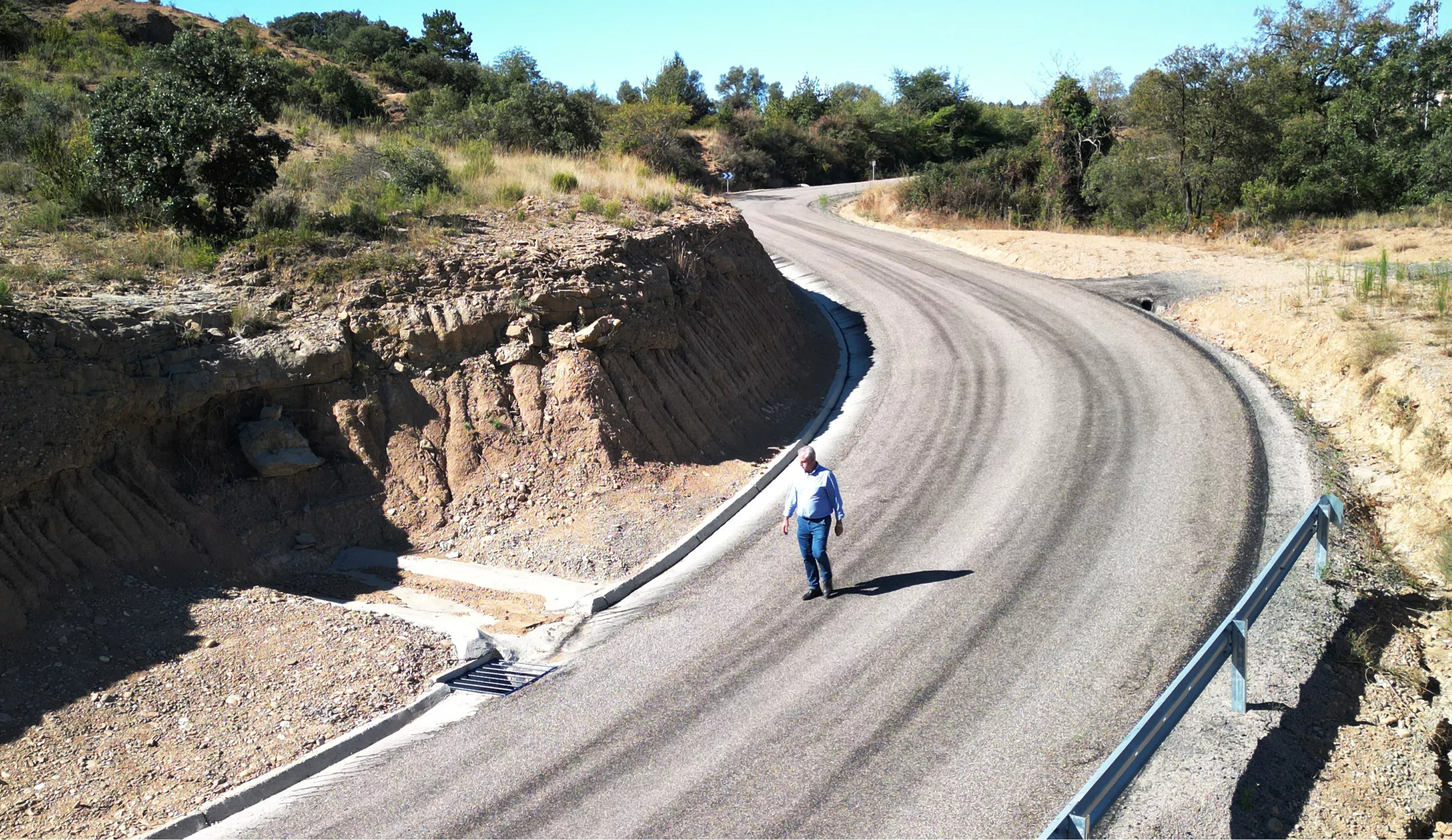 Álvaro Bescós visita las obras realizadas entre Naval y Bárcabo.