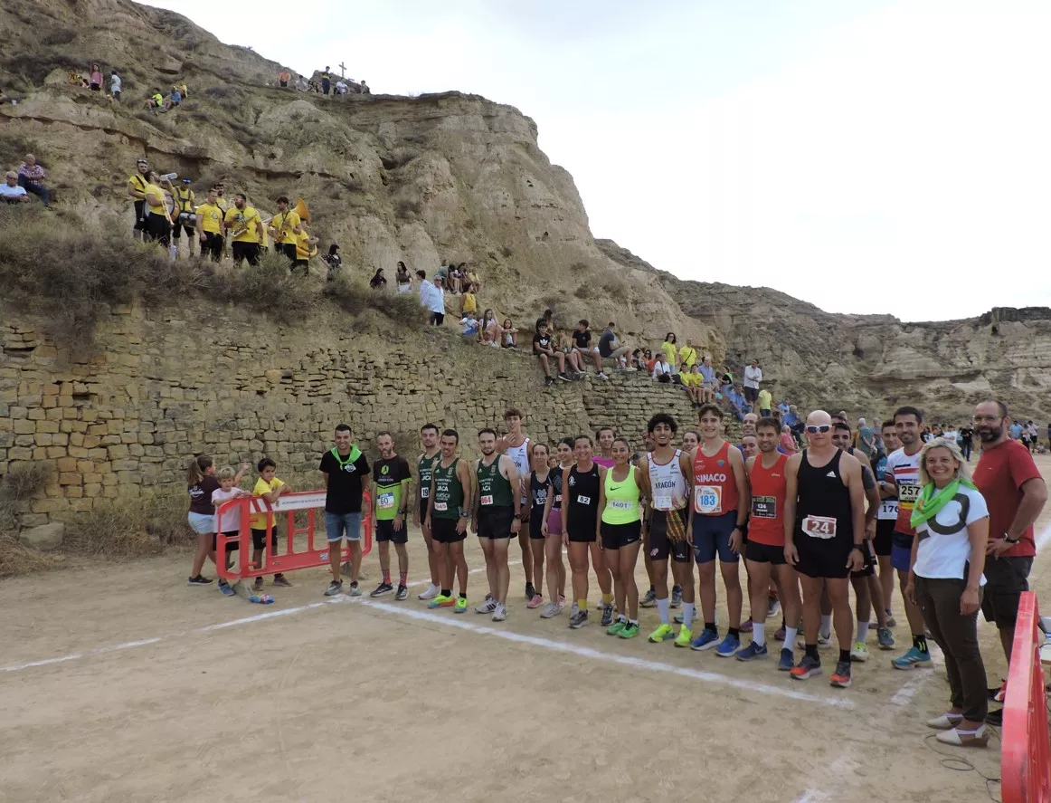 Alcolea. Participantes de la carrera absoluta en la línea de salida