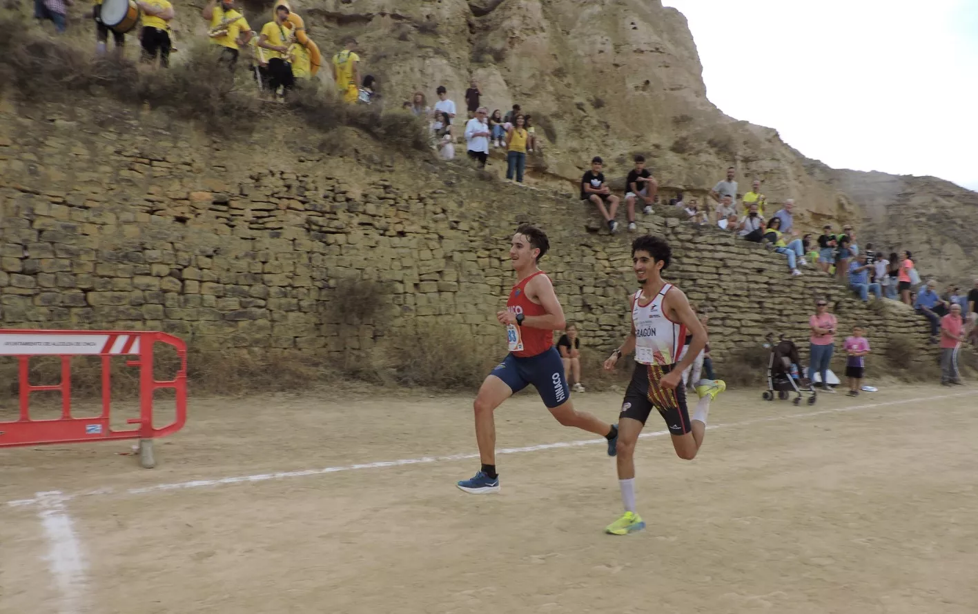 Alcolea. Saúl Alcalde y Jehad Janati disputando una prima