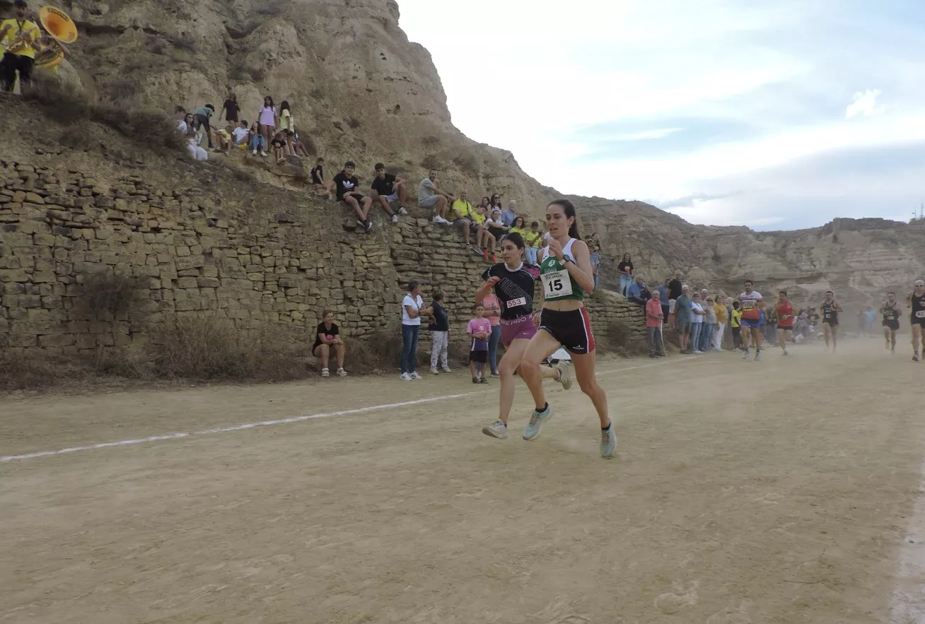 Alcolea. Verónica Escartín ganando una prima a Paloma Aznar