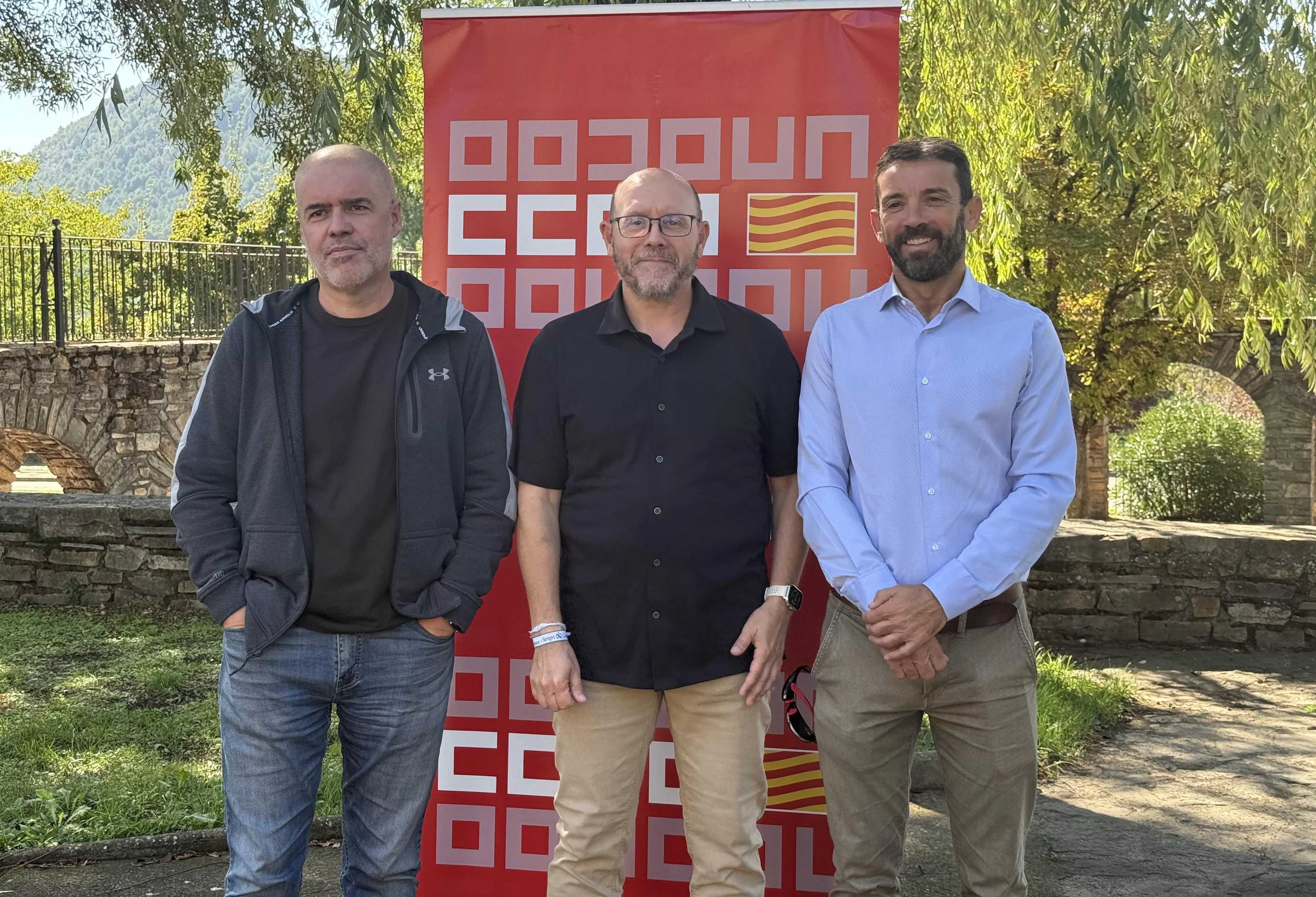 Unai Sordo, Manuel Pina y Enrique Pueyo en la inauguración de la Escuela Sindical de CCOO en Morillo de Tou.