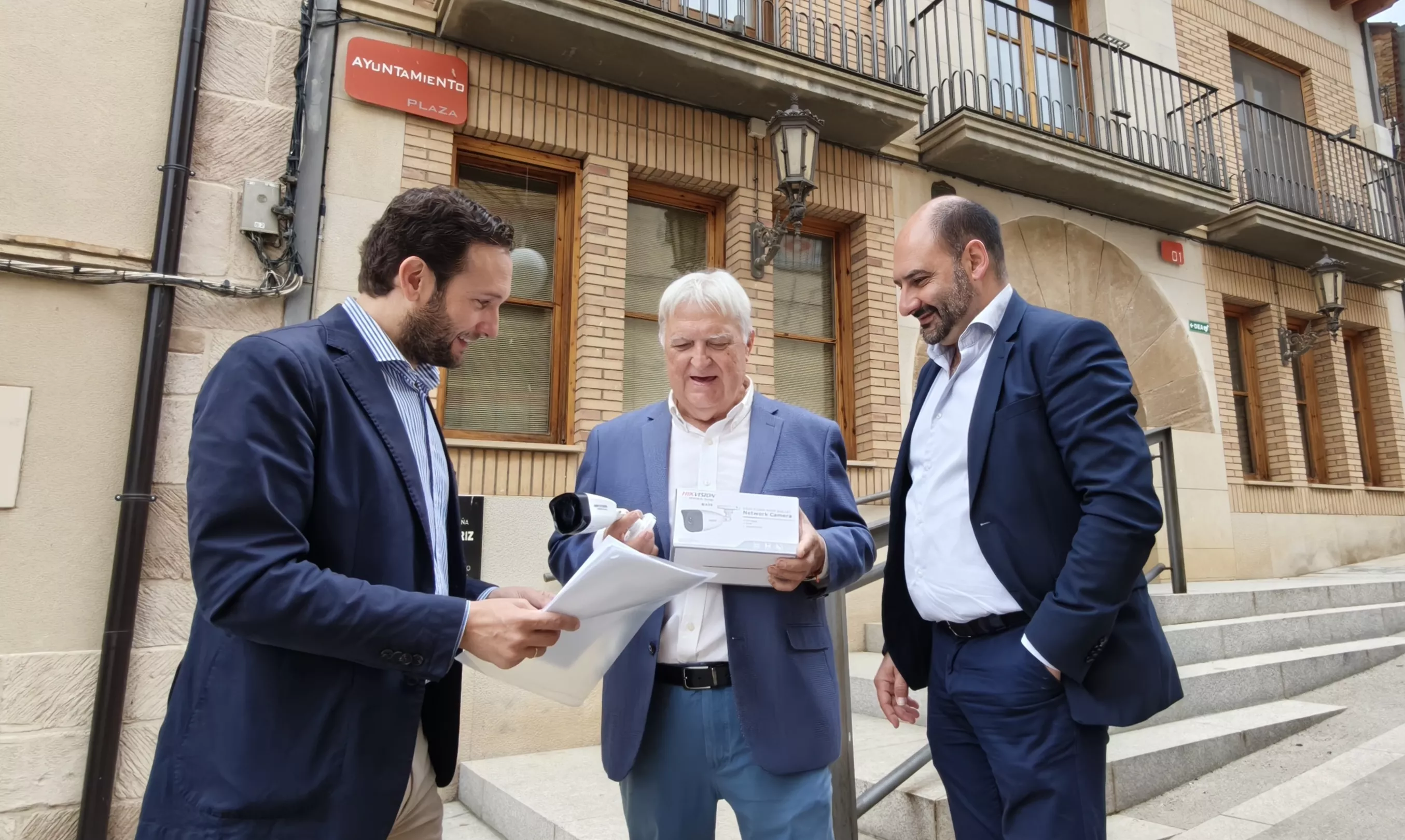 Isaac Claver, José Pedro Sierra y Fernando Torres en la visita a Peraltilla