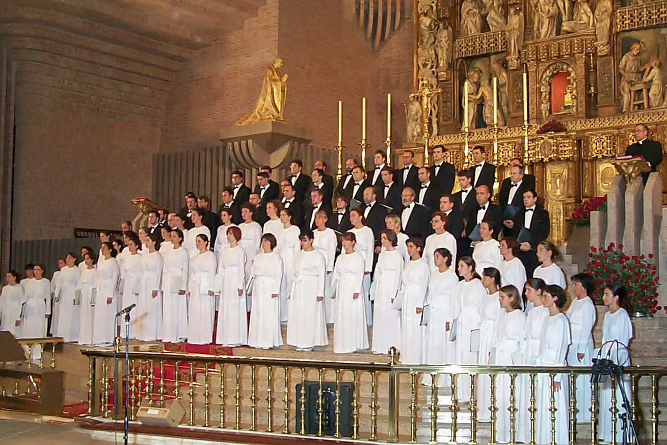 El Orfeón Donostiarra durante su actuación en Torreciudad en el año 2000