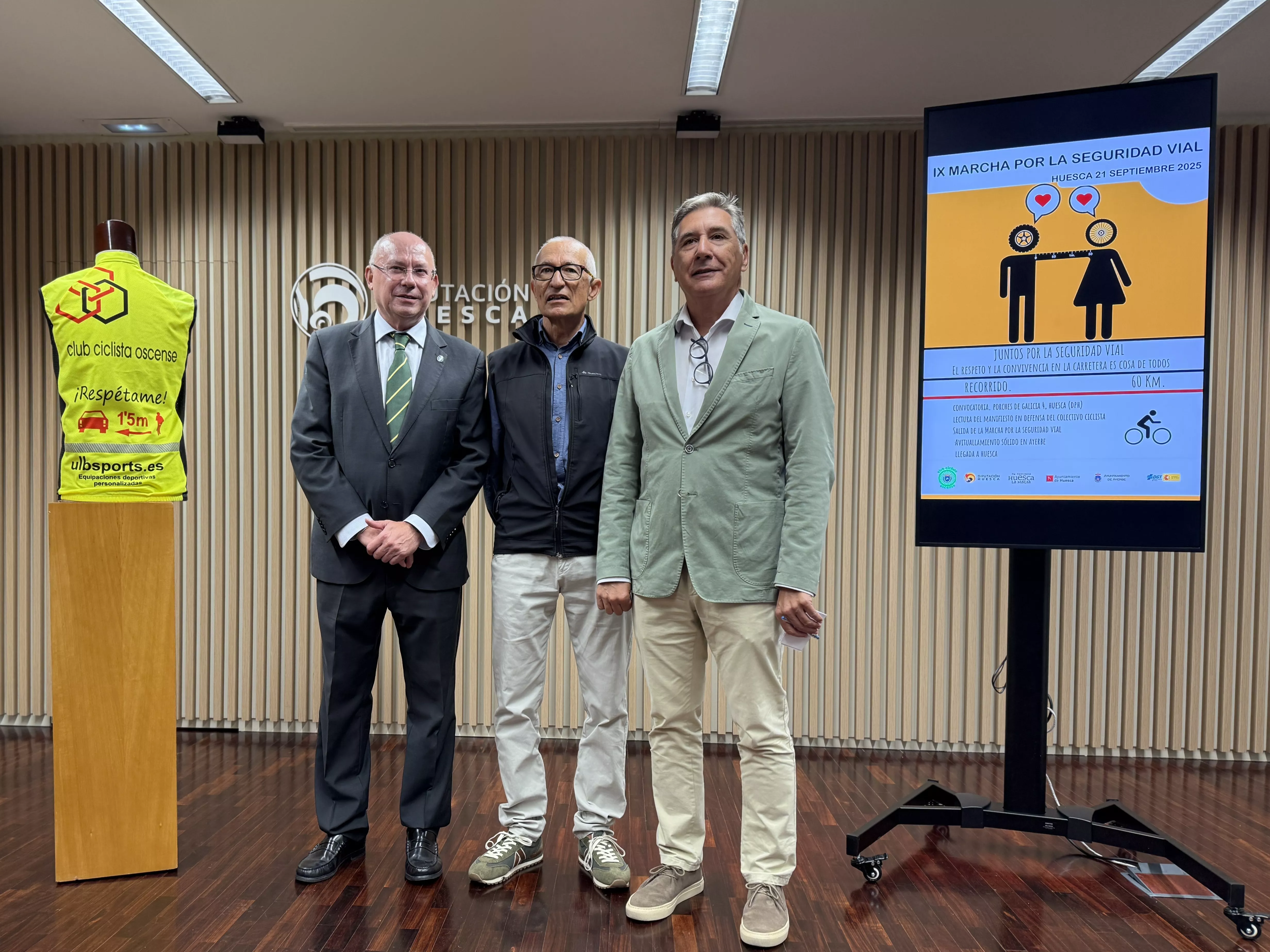 Leopoldo Carranza, José Manuel Ballarín y Ricardo Oliván, en la presentación de la Marcha por la Seguridad Civil