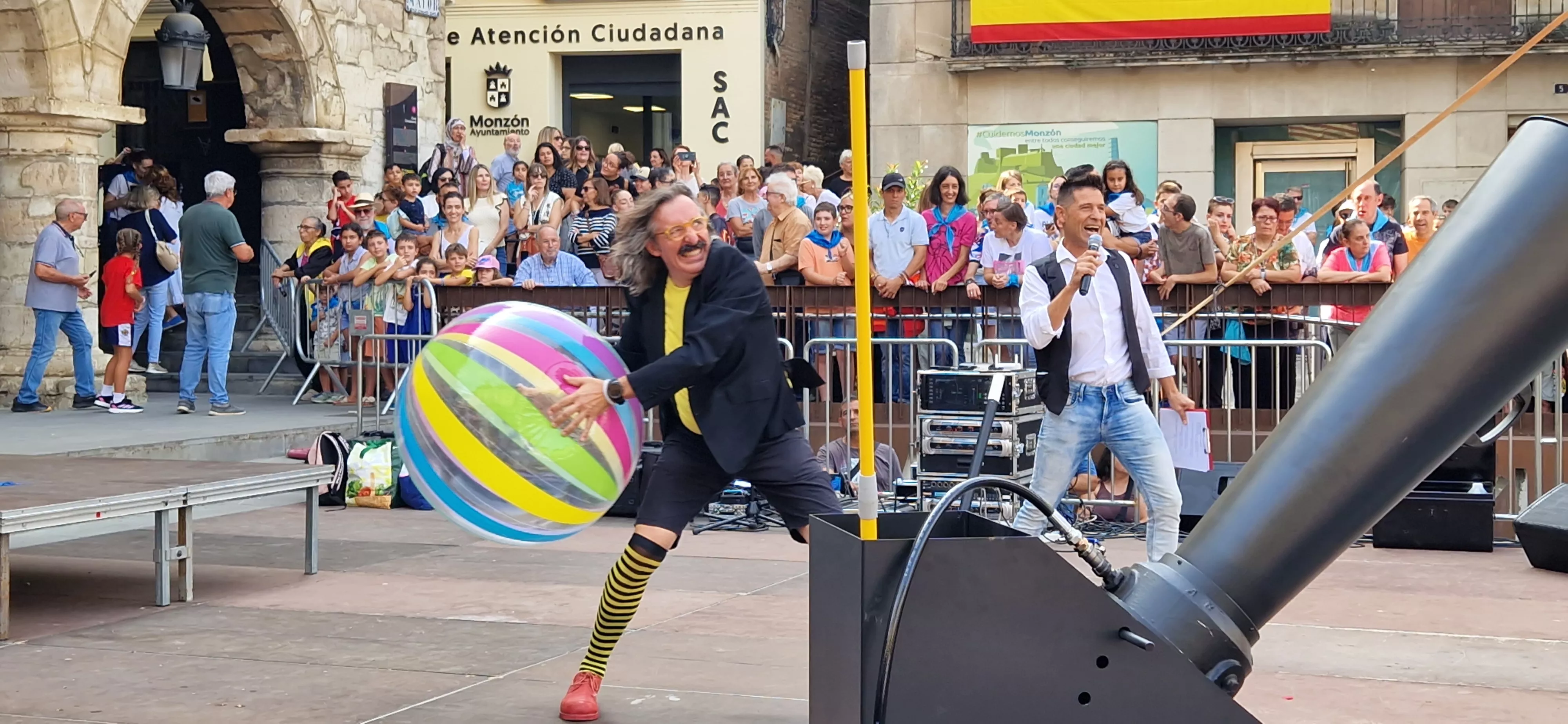 Chupinazo infantil de las fiestas de Monzón 2025. Foto Myriam Martínez