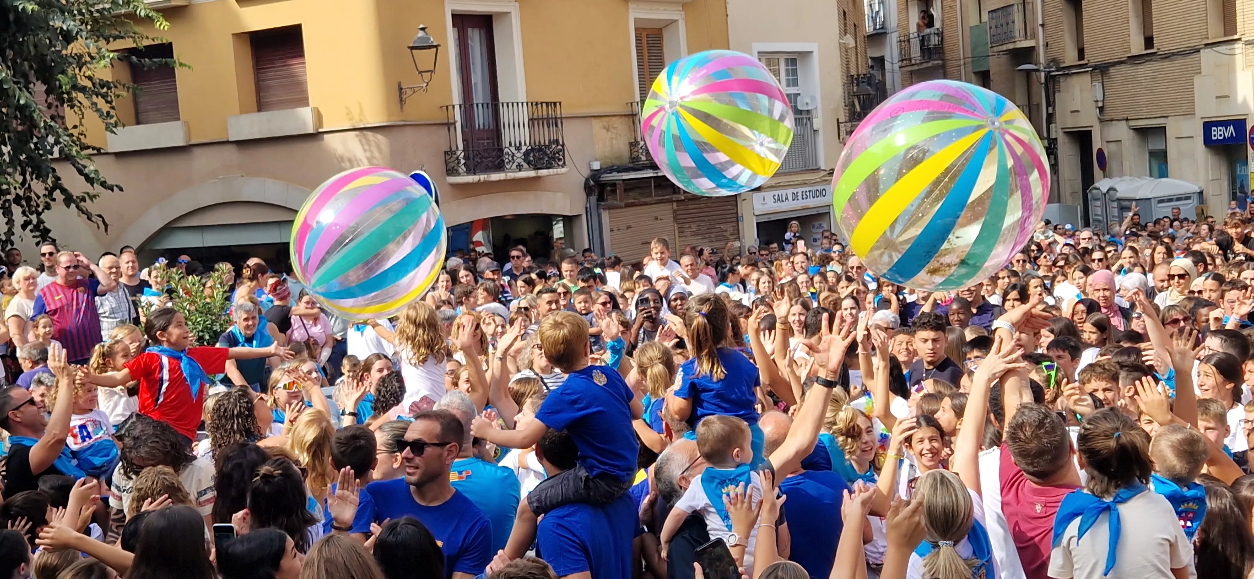 Chupinazo infantil de las fiestas de Monzón 2025. Foto Myriam Martínez 