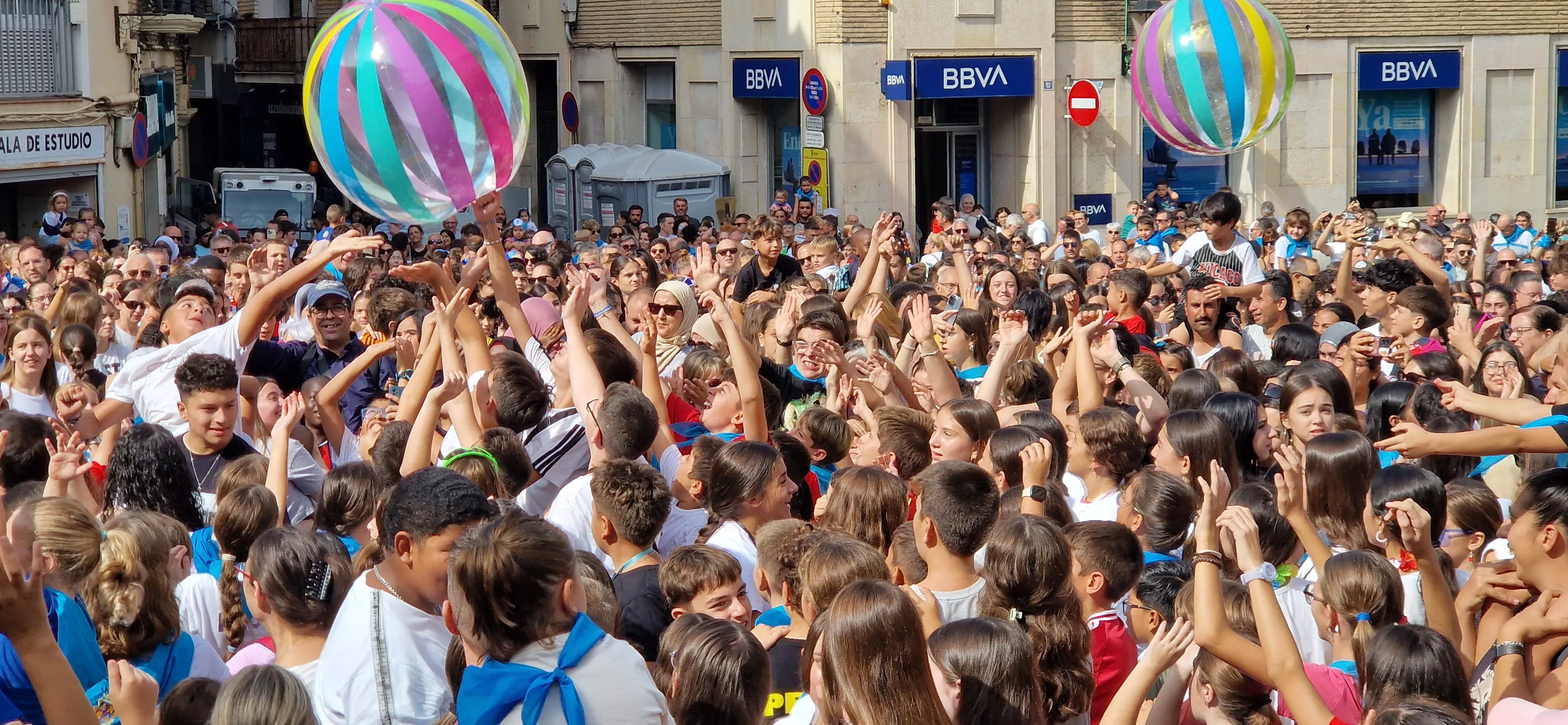 Chupinazo infantil de las fiestas de Monzón 2025. Foto Myriam Martínez 