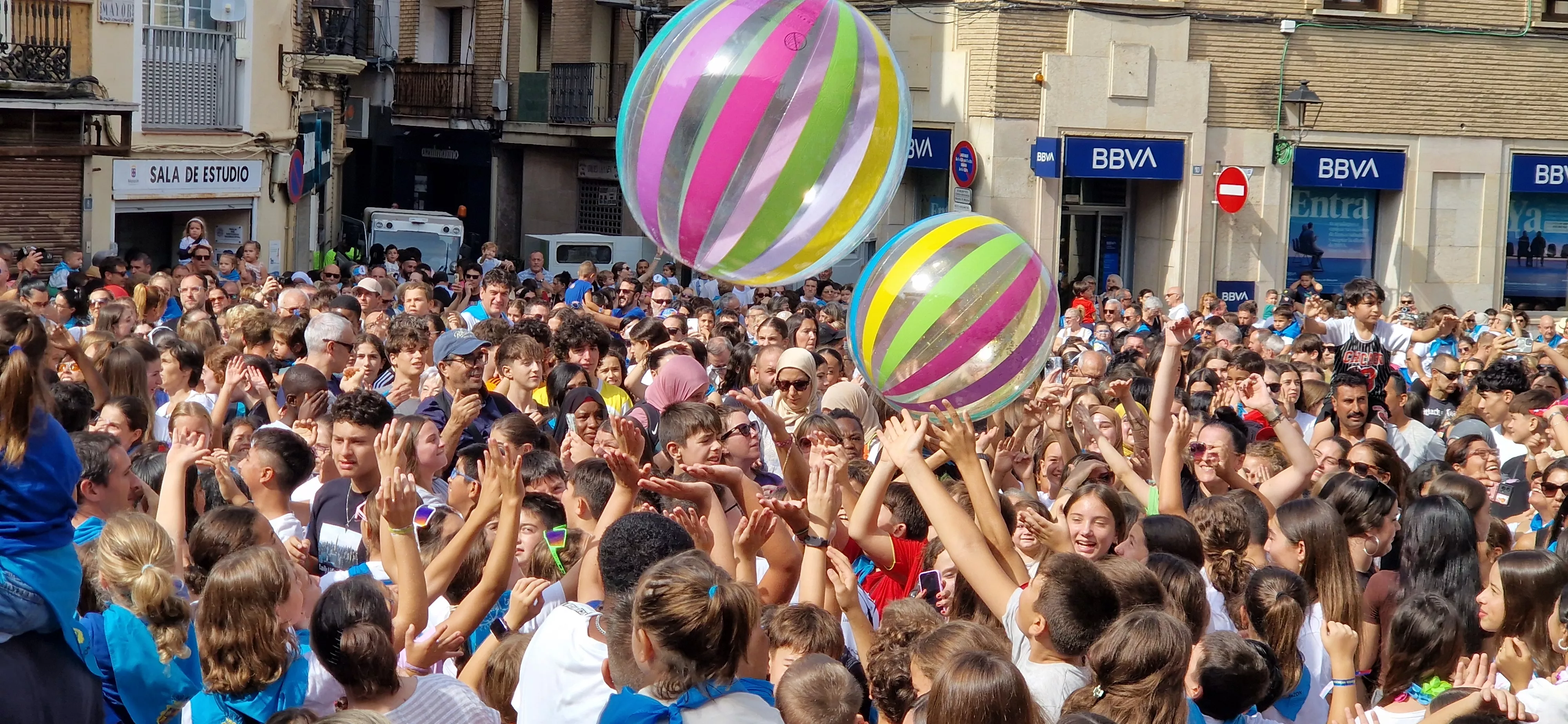 Chupinazo infantil de las fiestas de Monzón 2025. Foto Myriam Martínez 