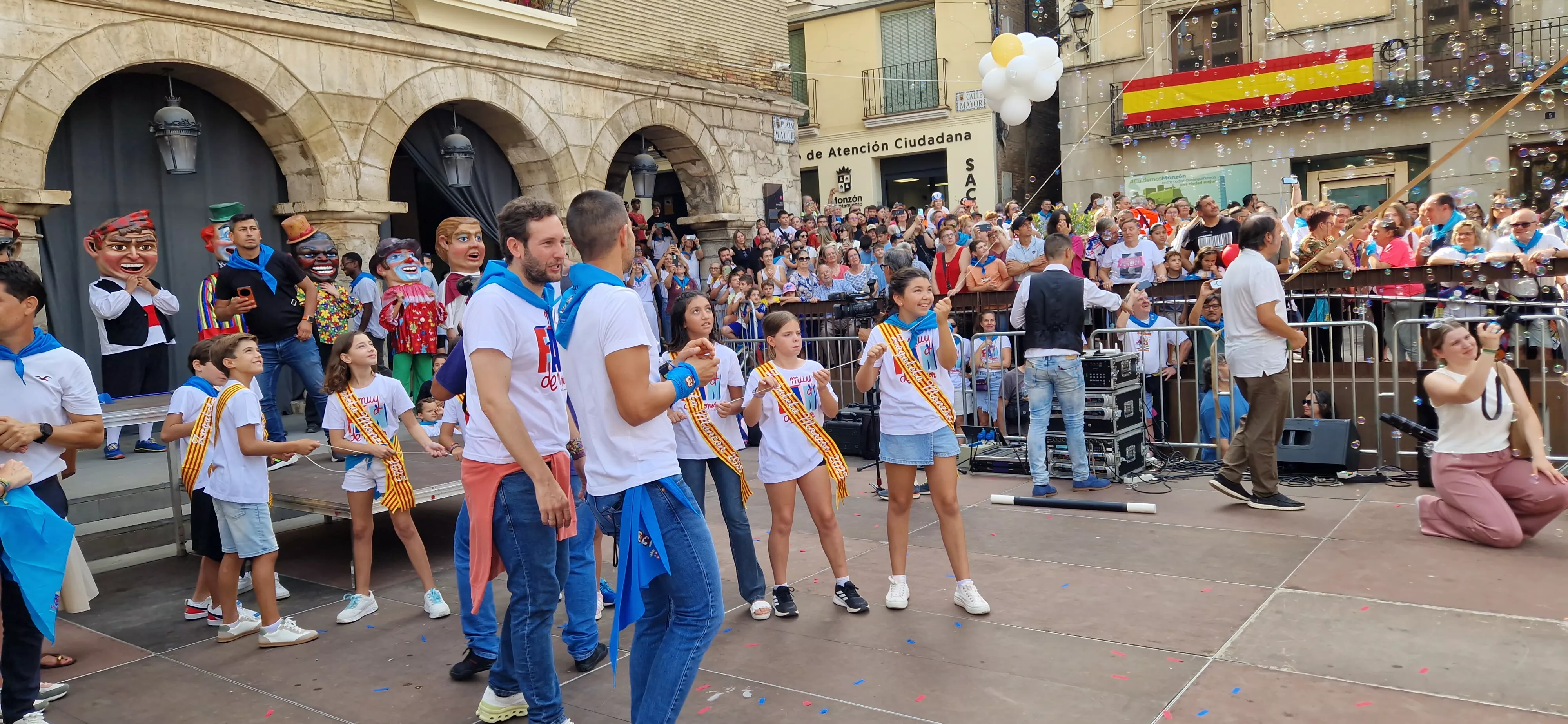 Chupinazo infantil de las fiestas de Monzón 2025. Foto Myriam Martínez 
