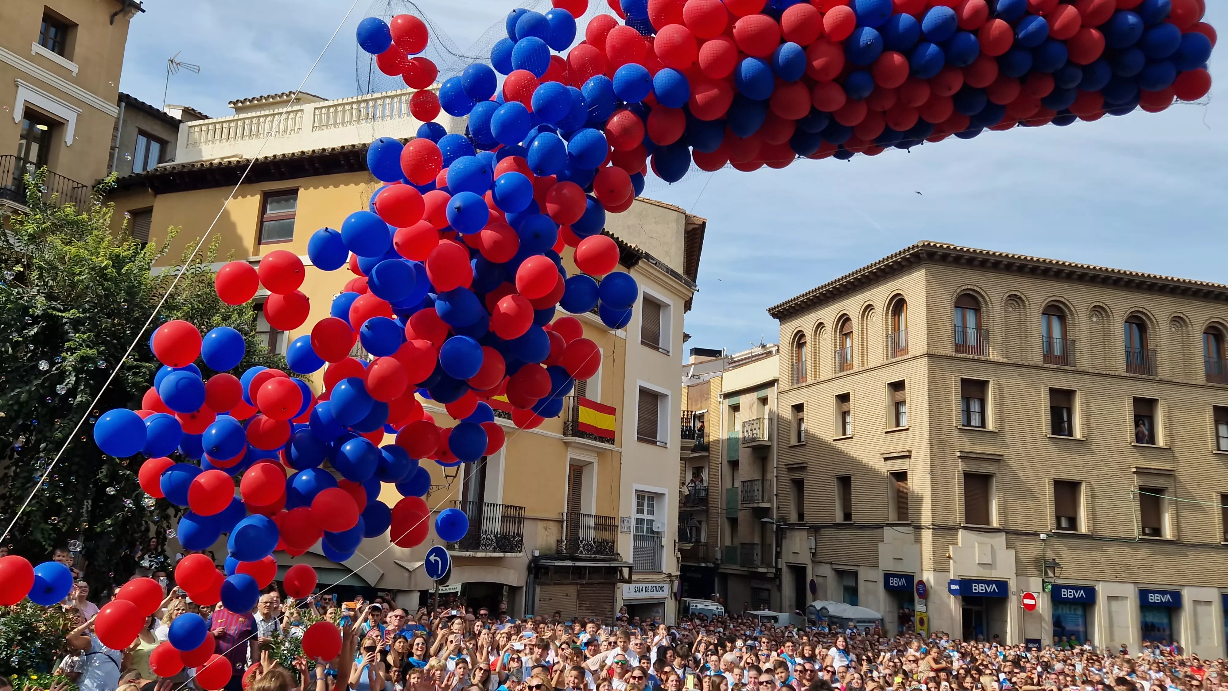 Chupinazo infantil de las fiestas de Monzón 2025. Foto Myriam Martínez 