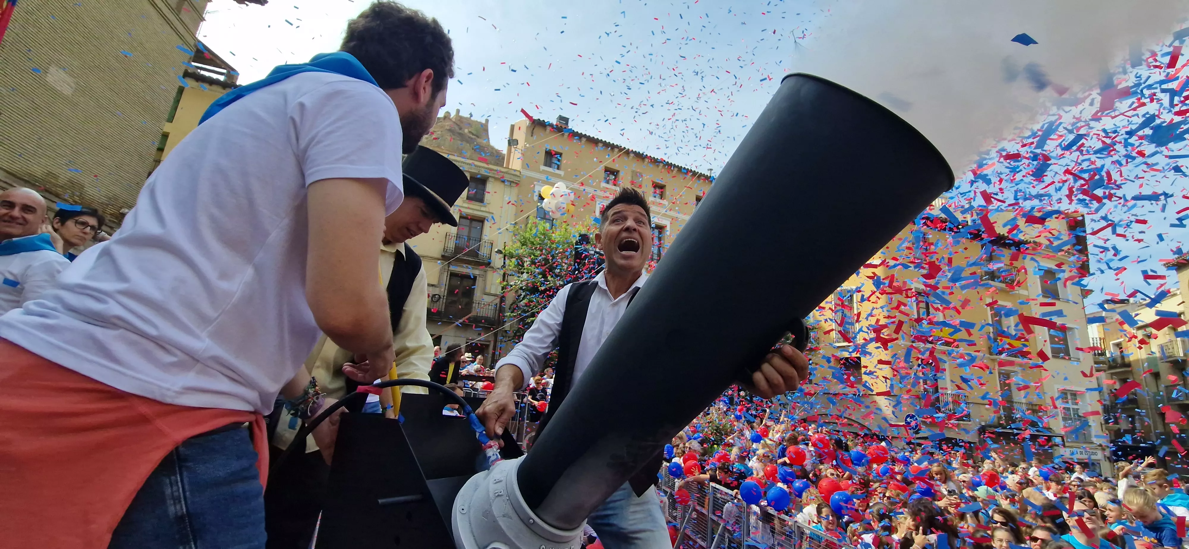 Chupinazo infantil de las fiestas de Monzón 2025. Foto Myriam Martínez 