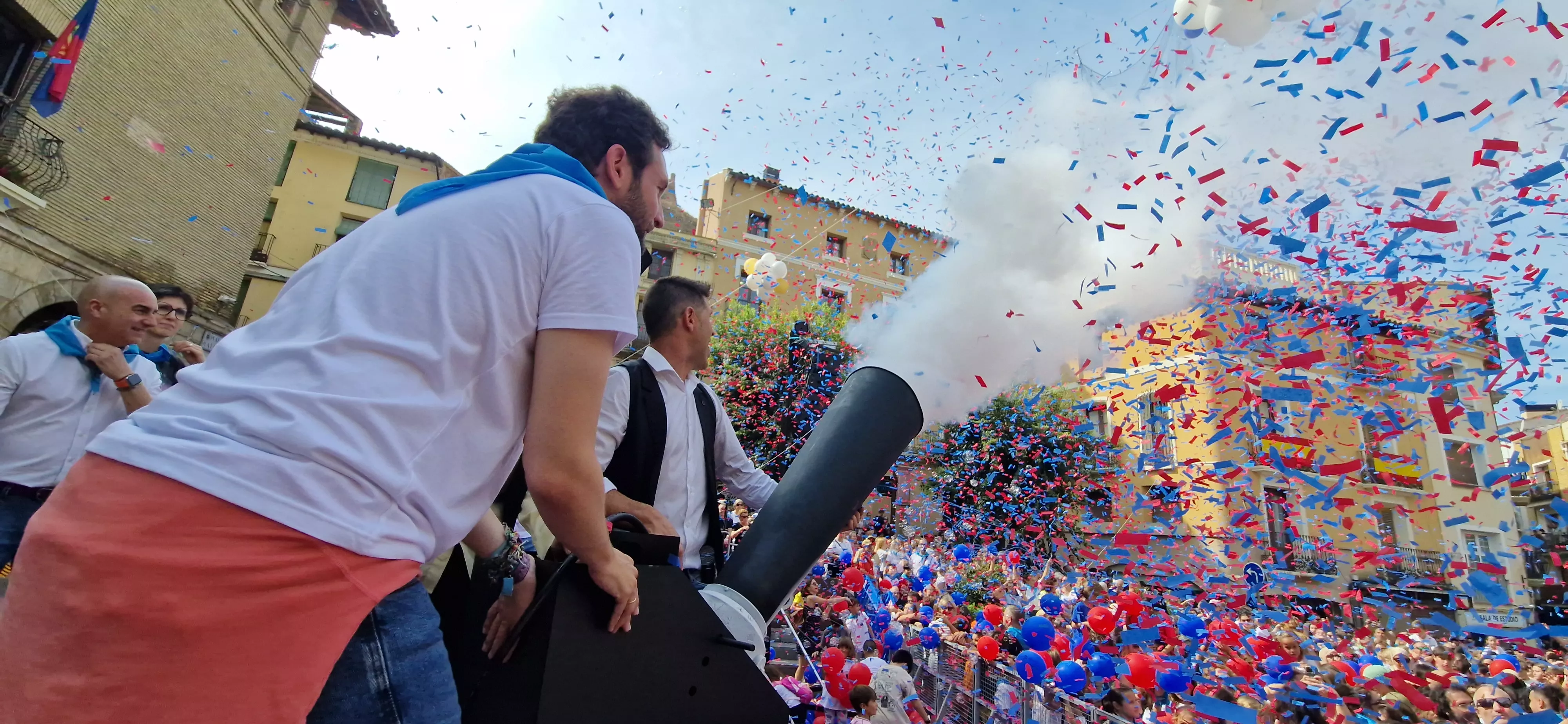Chupinazo infantil de las fiestas de Monzón 2025. Foto Myriam Martínez 