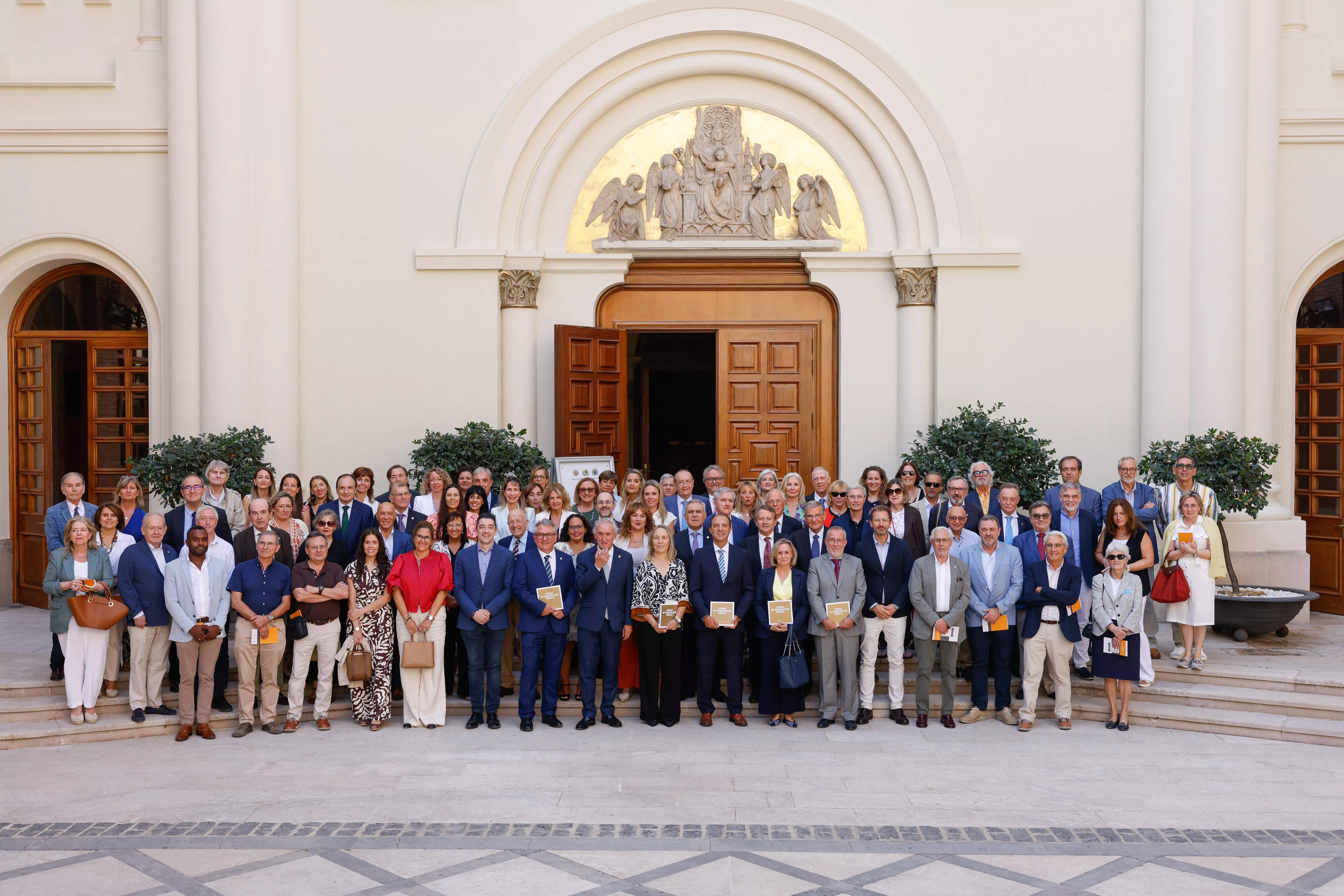 Participantes en la presentación del Código Deontológico