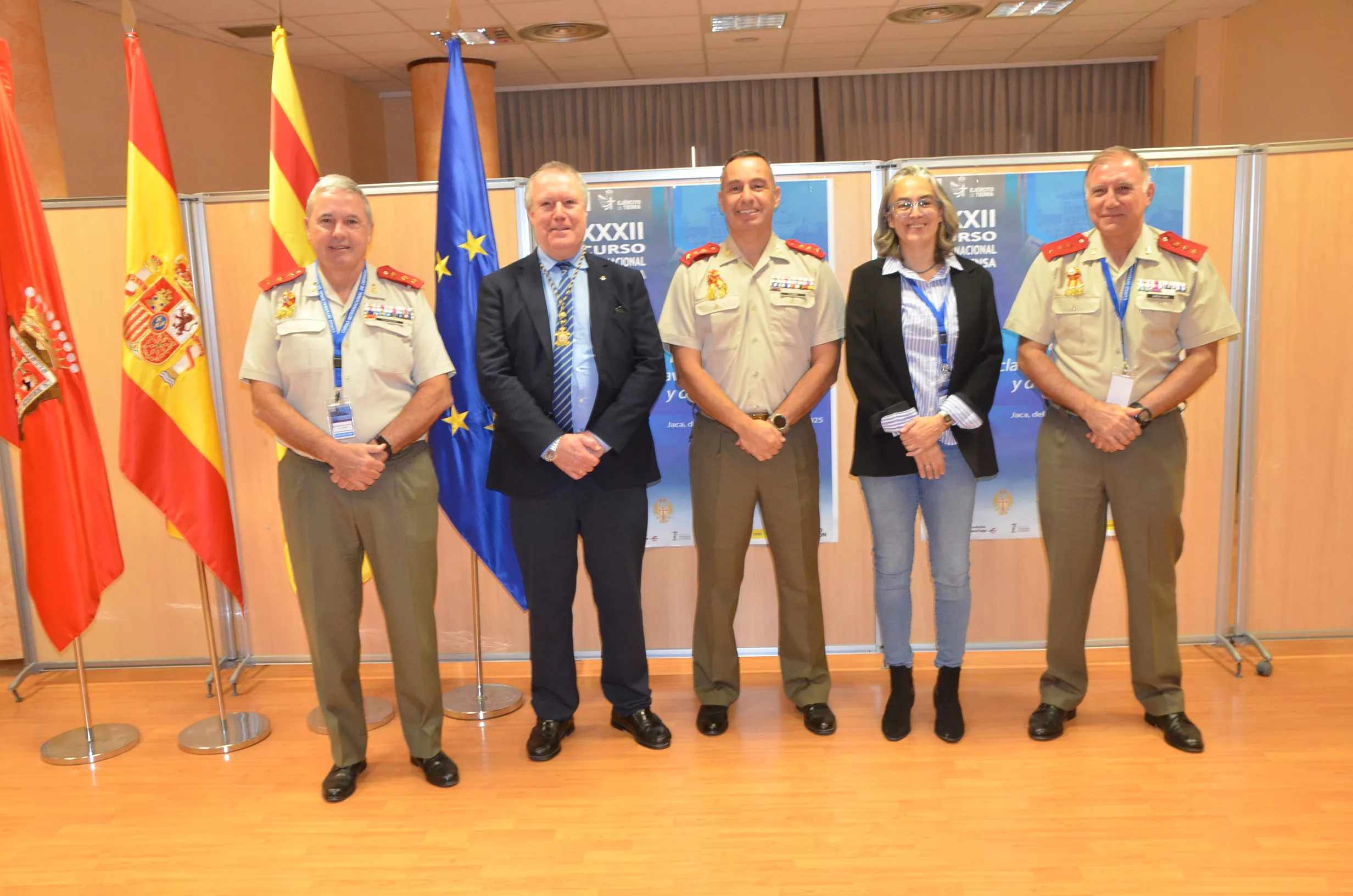 Organizadores en el Curso Internacional de Defensa, y los conferenciantes Carlos Echevarría y Blanca Palacián