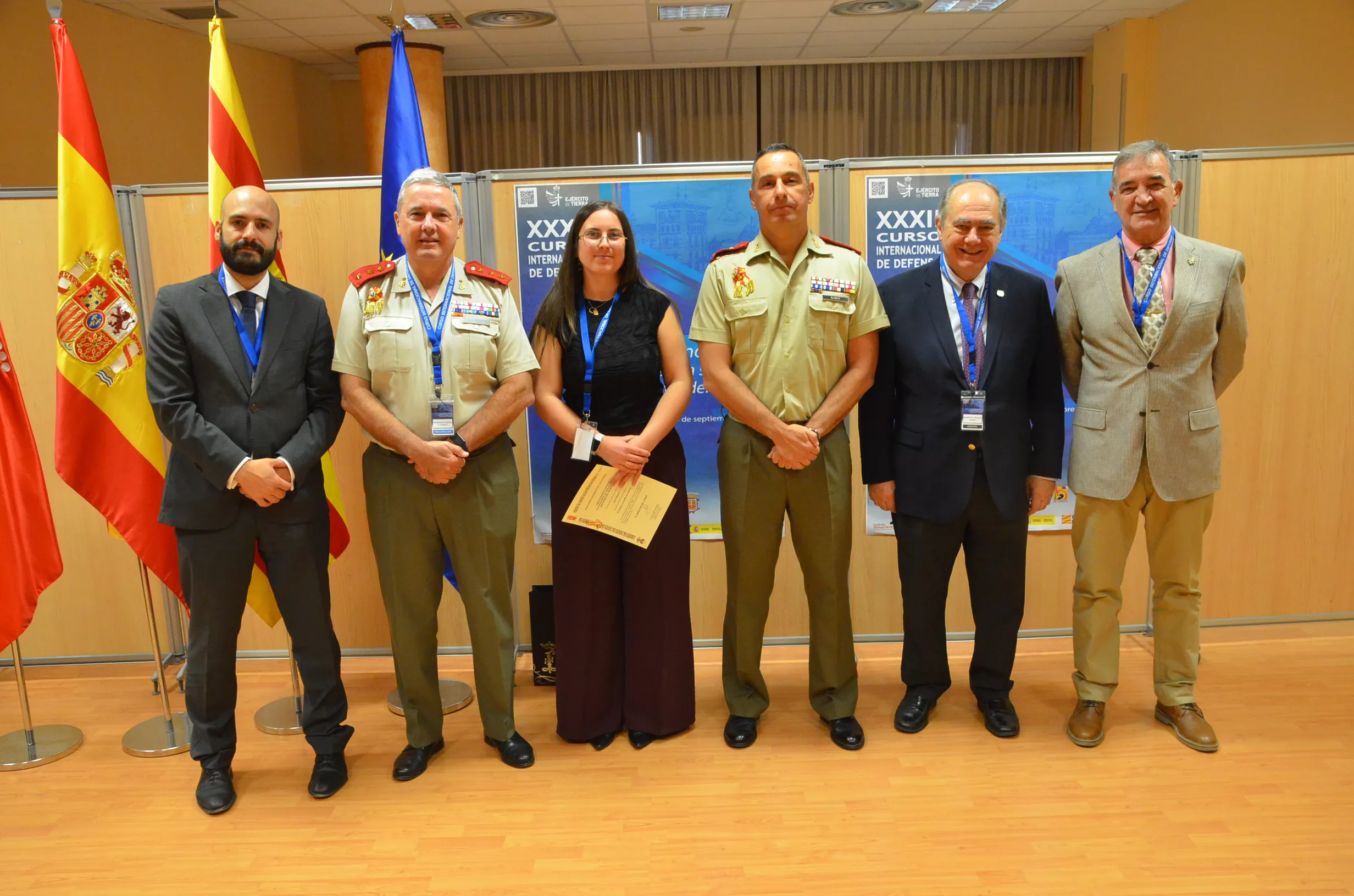 Foto de los participantes en la cuarta jornada del Curso de Defensa en Jaca