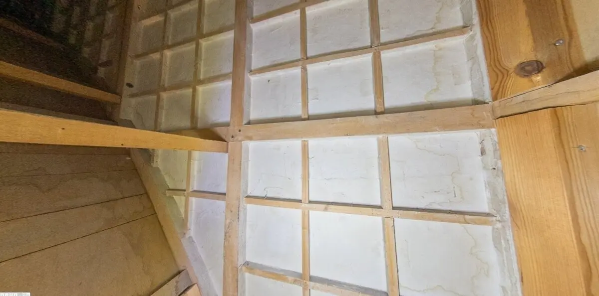 El Gobierno de Aragón denuncia humedades en las pinturas murales de Sijena. El Gobierno de Aragón denuncia humedades en las pinturas murales de Sijena.