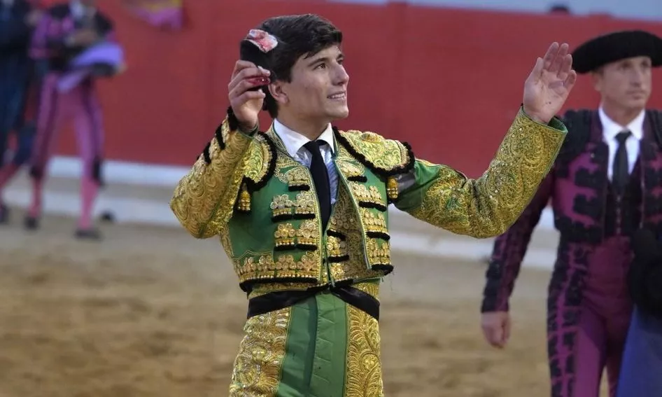 Ignacio Boné pasea una oreja. Ignacio Boné pasea una oreja.