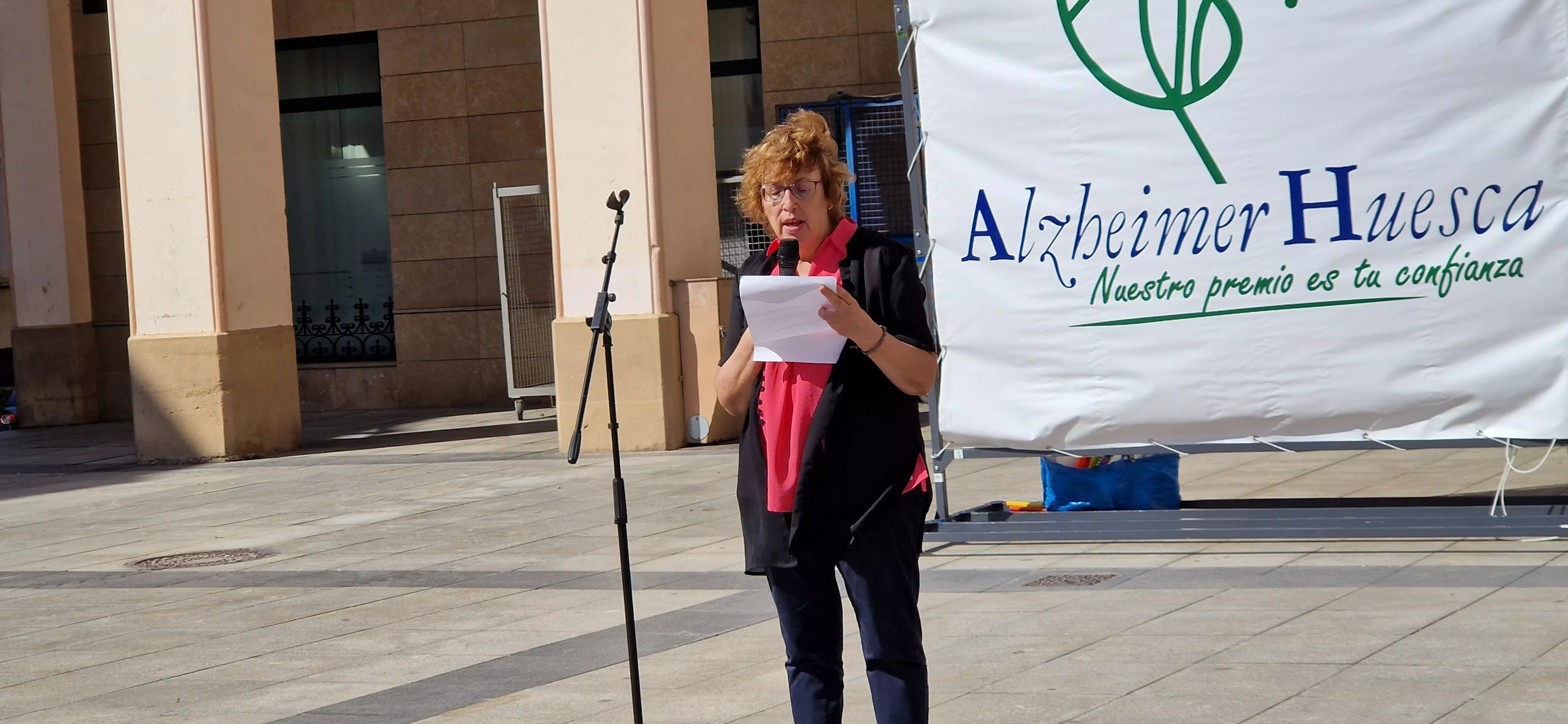 Irene San José, dirigiéndose a los asistentes. Foto Myriam Martínez