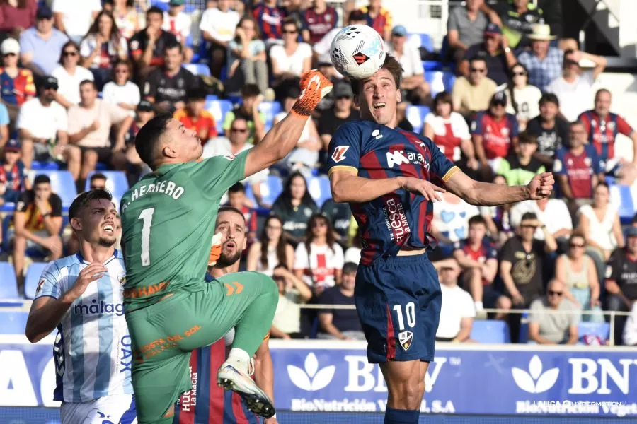 Kortajarena con Herrero en el Huesca-Málaga, dos equipos altos en el límite salarial