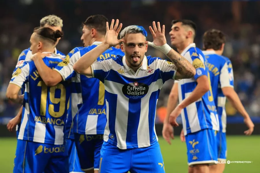Mella celebra uno de sus dos goles ante la SD Huesca. Foto: LaLiga