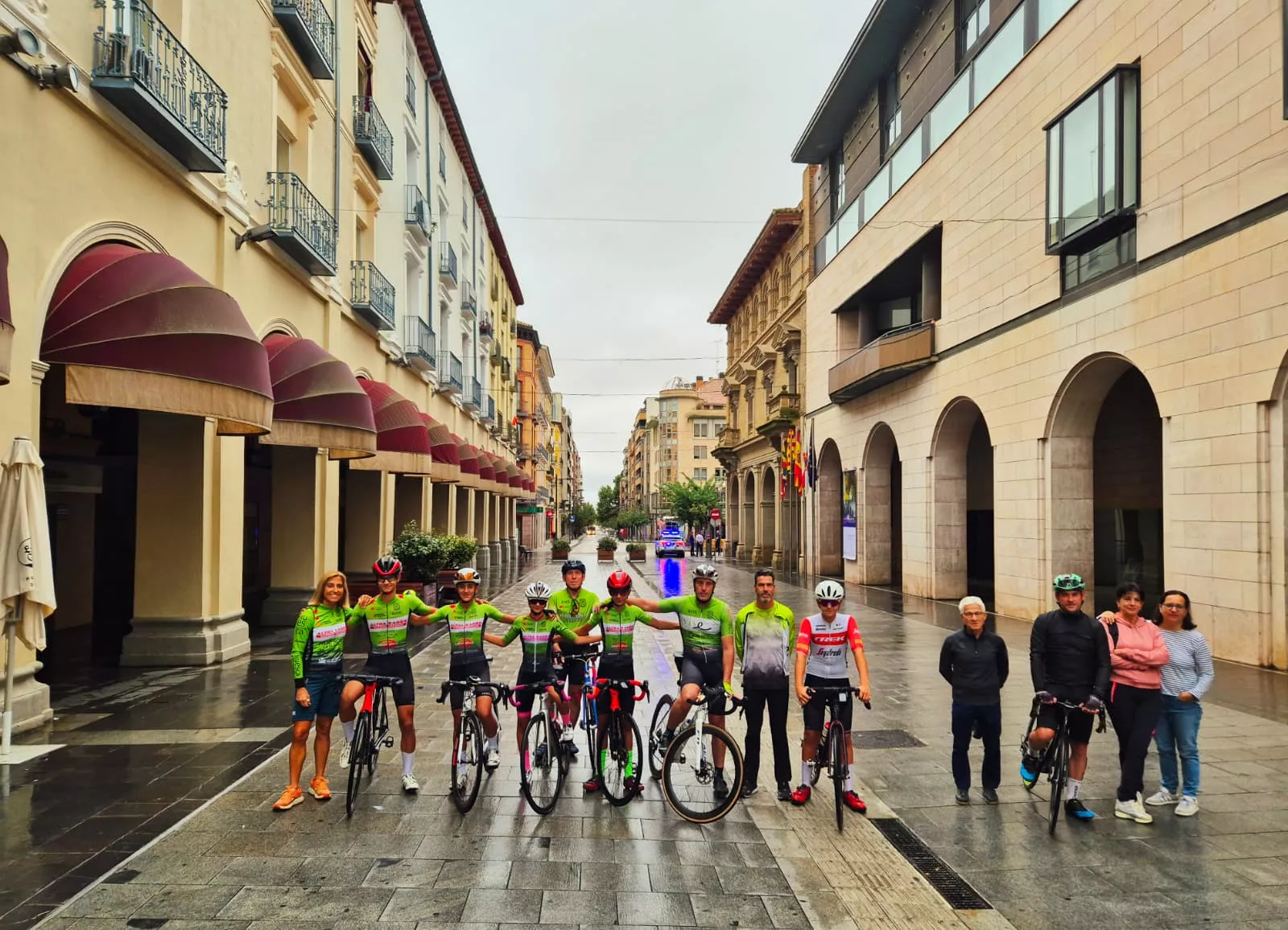 Los organizadores del Club Ciclista Oscense, al pie del cañón incluso en los reveses