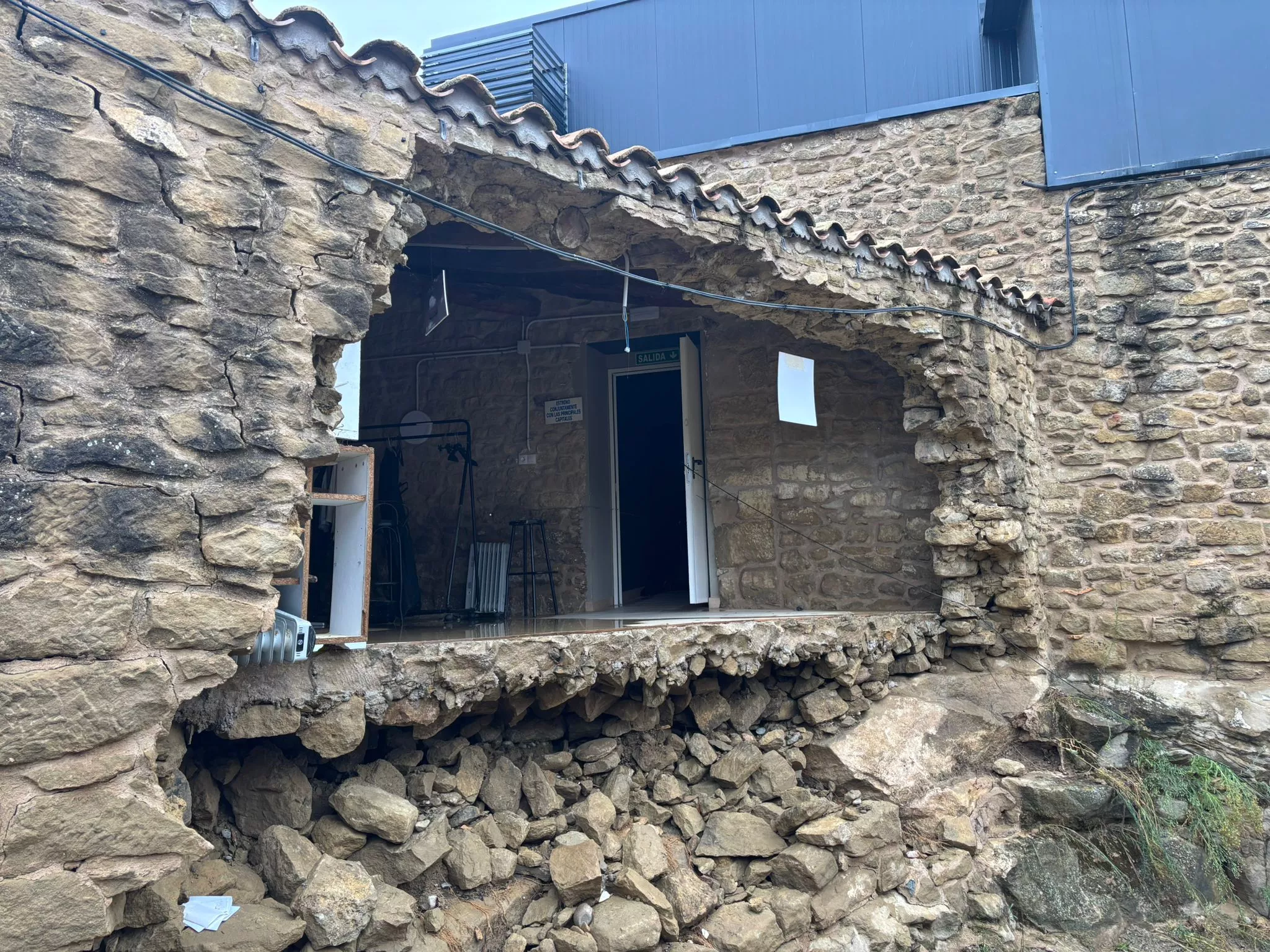La fuerte tormenta ha causado graves daños en el Corral de García.