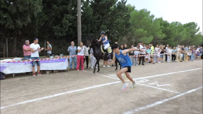 1 Salida de la carrera. Elena Varona y Diego Bernad 1 Salida de la carrera. Elena Varona y Diego Bernad