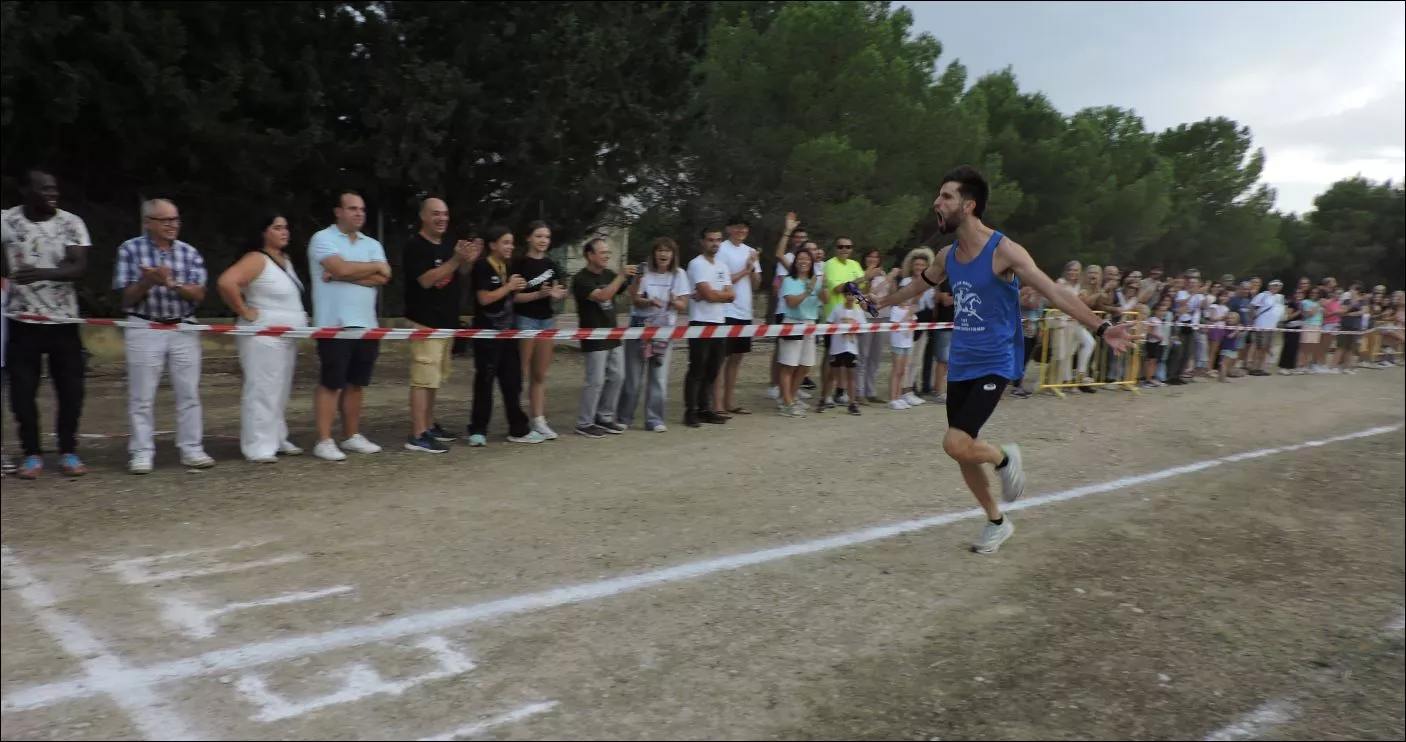 Daniel Jimeno llegando vencedor a meta