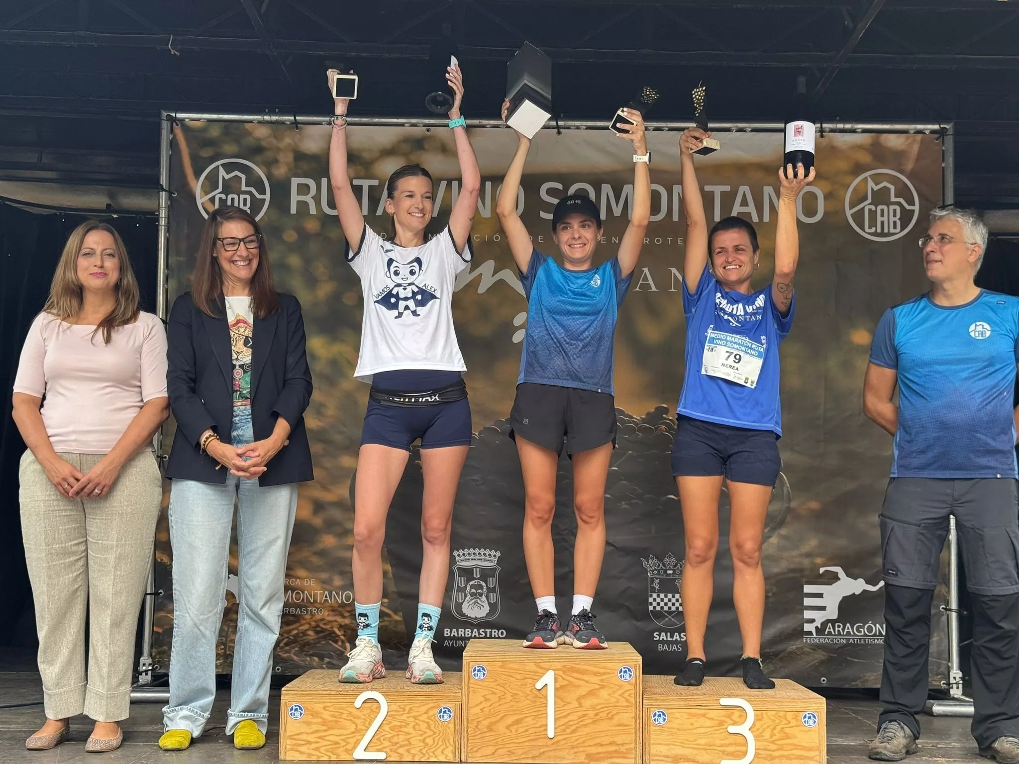 Pódium femenino del Medio Maratón Ruta Vino Somontano 2025