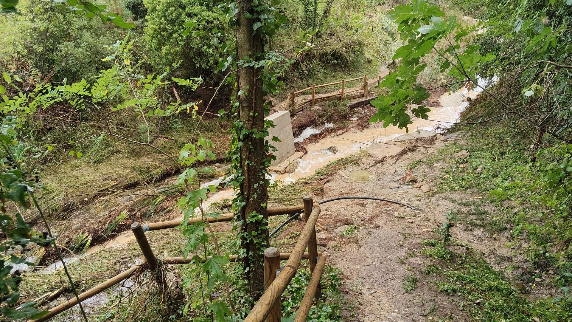 Daños causados por la tormenta en La Fontaneta de Ayerbe.