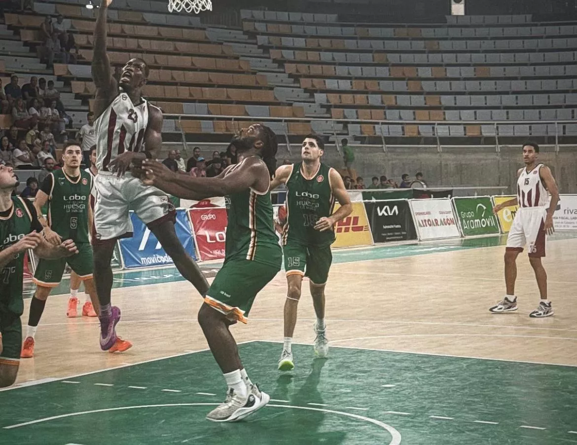 Un momento del partido entre Lobe Huesca y Sol Gironès Bisbal Basquet. Foto: Sol Gironés