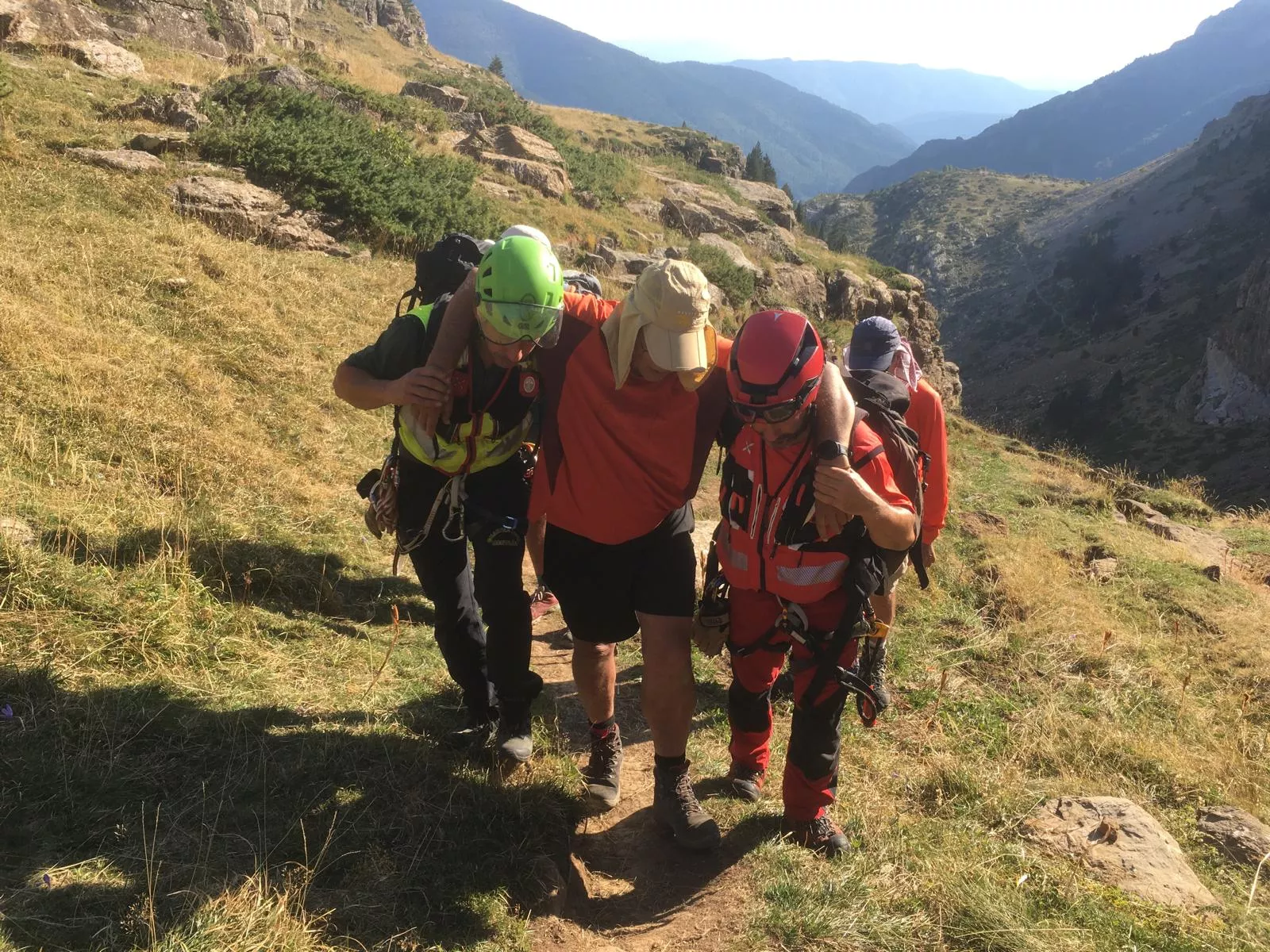 Rescate de un senderista herido en  GR11, entre Candanchú y Lizara.