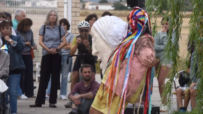 Feria Sin Condiciones en Chimillas. Alberto Velasco (Madrid), con “Mover Montañas”. Foto Javier Blasco
