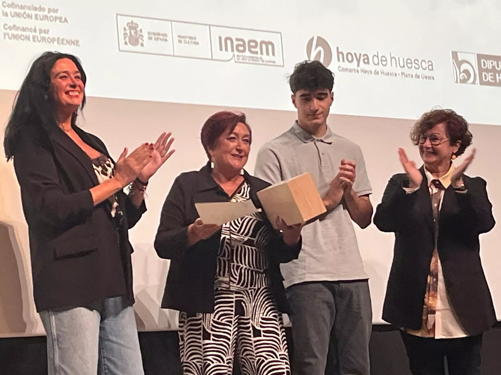 Angelita Cavero recoge el Premio Javier Brun 2025. Foto Mercedes Manterola