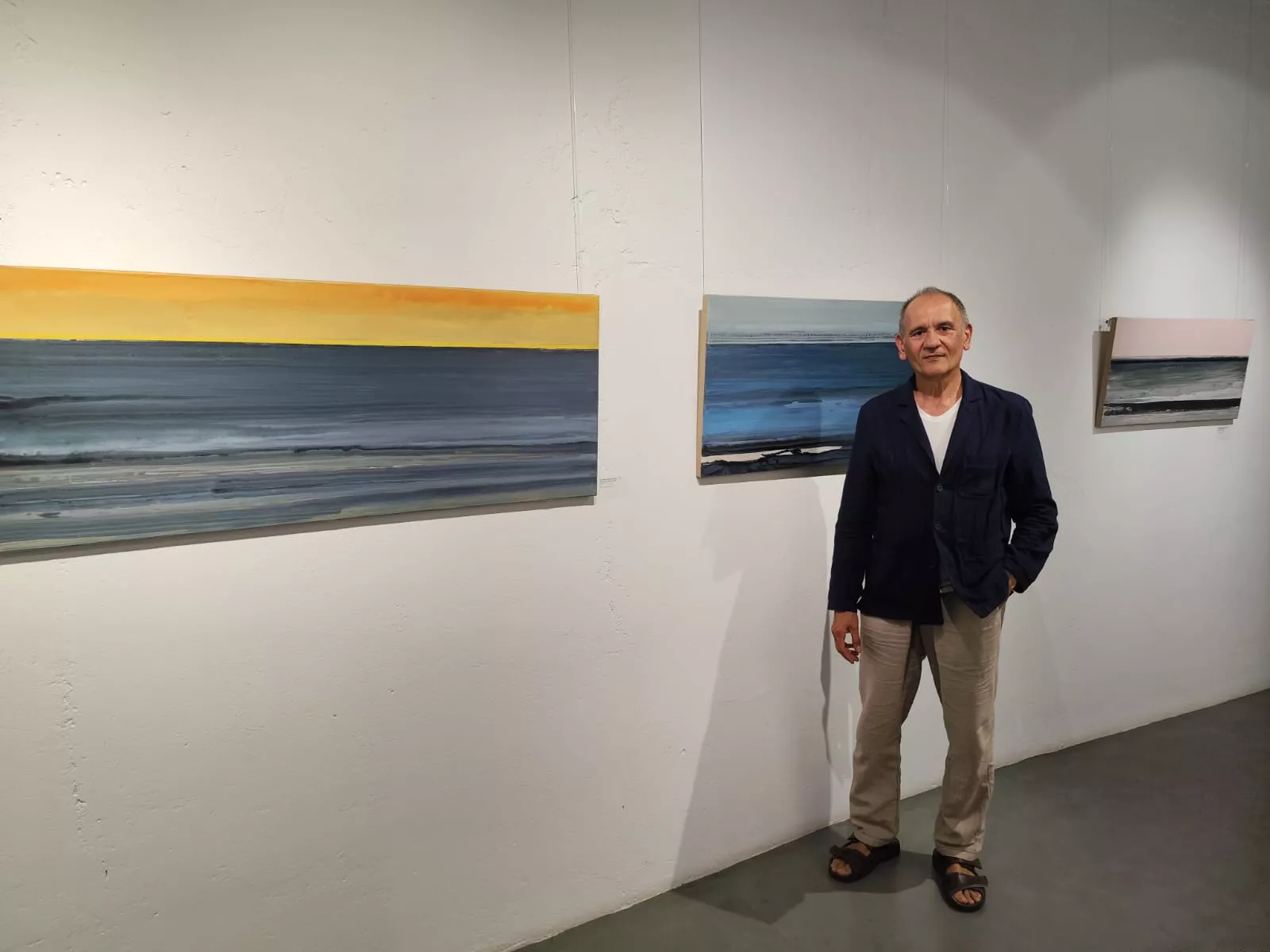 Santiago Arranz, en la galería Carmen Terreros de Zaragoza. Foto P.J.