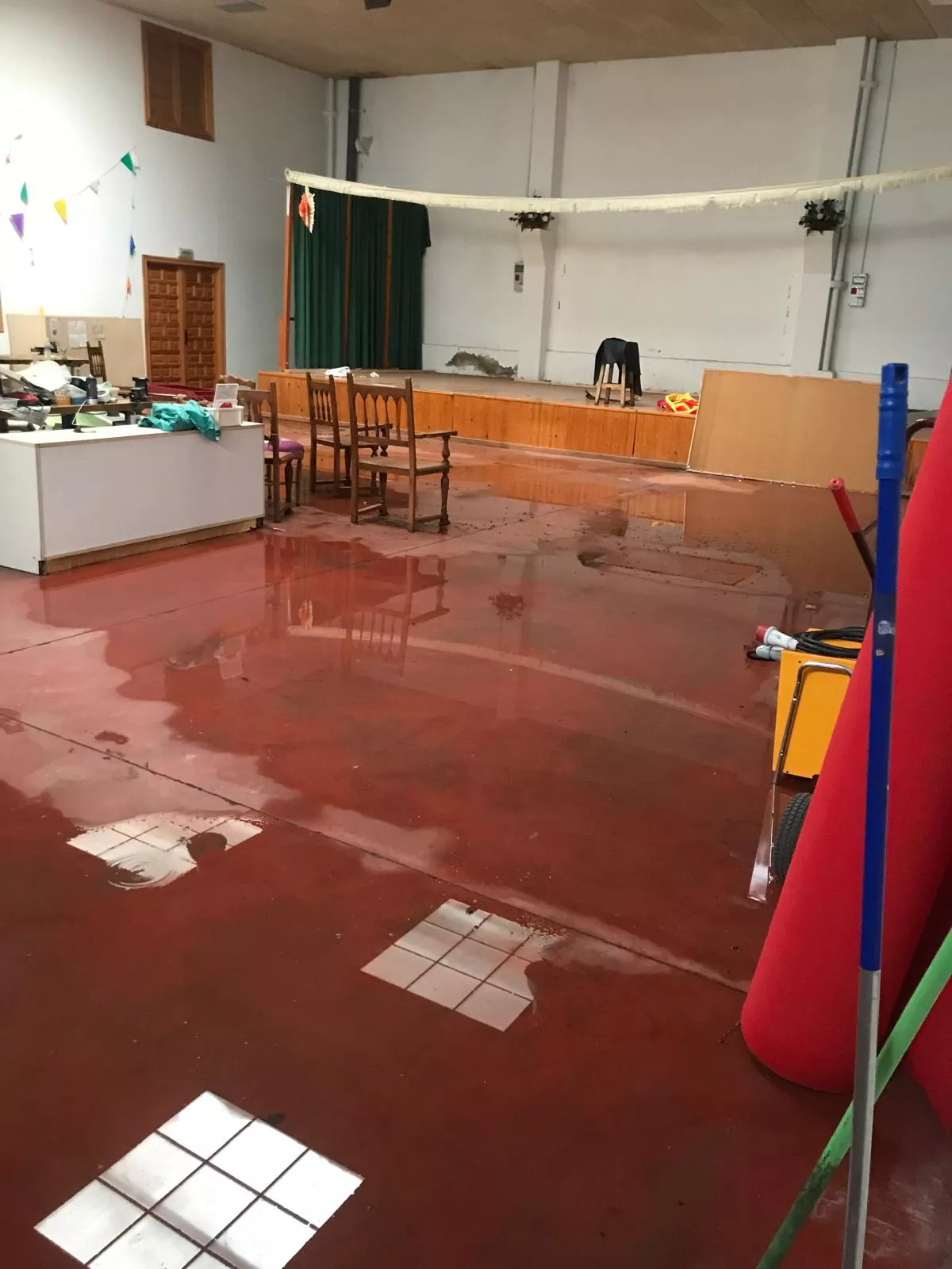 Local de la asociación con goteras