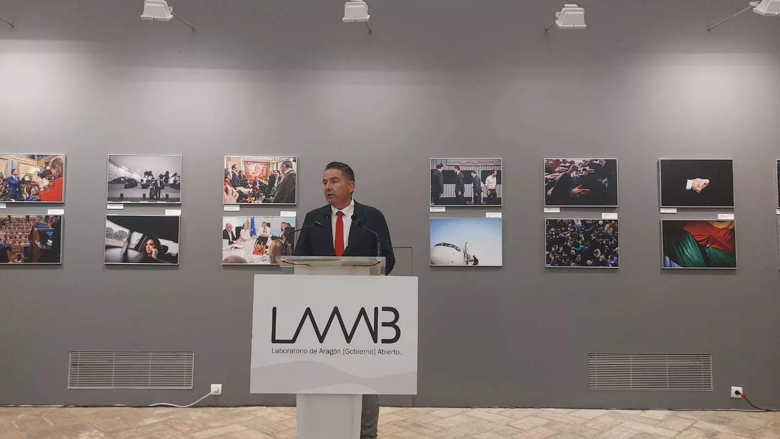 Reflejos del poder: una mirada a la fotografía política en el Museo de Huesca